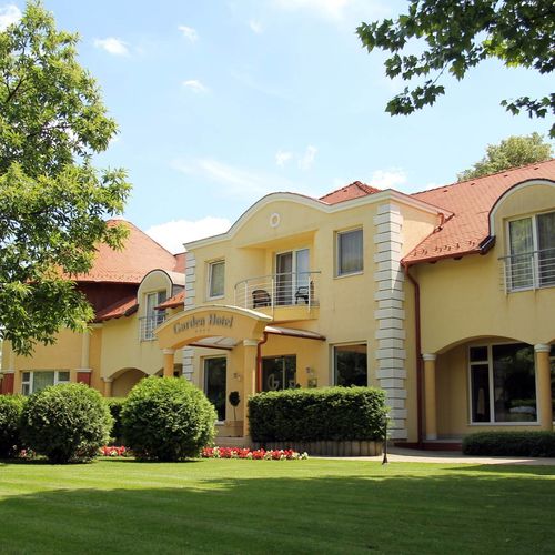 Szolnok, Garden Hotel