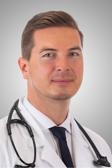 Dr. Aradi Dniel